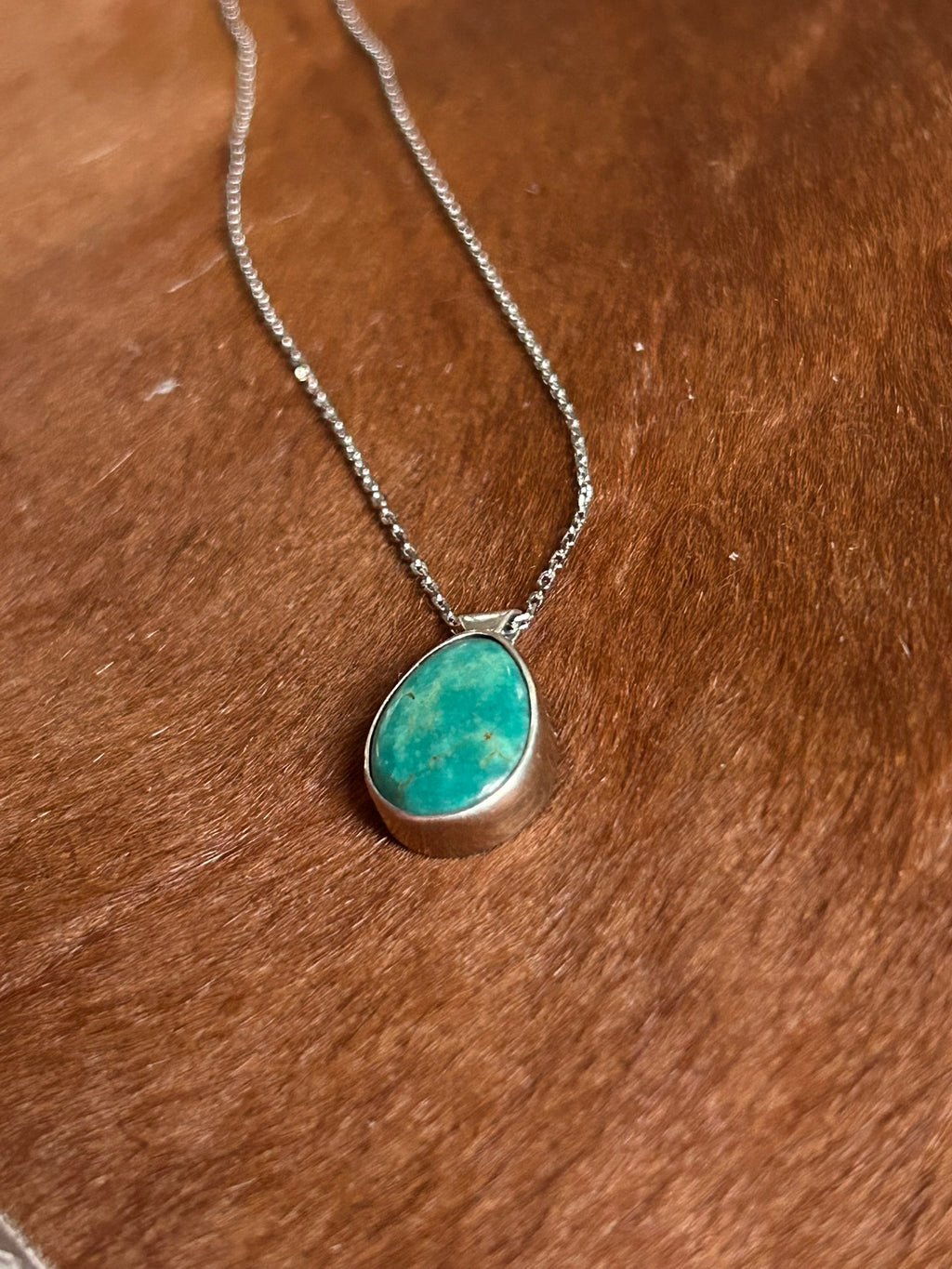 Stone Pendant & 18" Necklace ((Sierra Bella Turquoise)