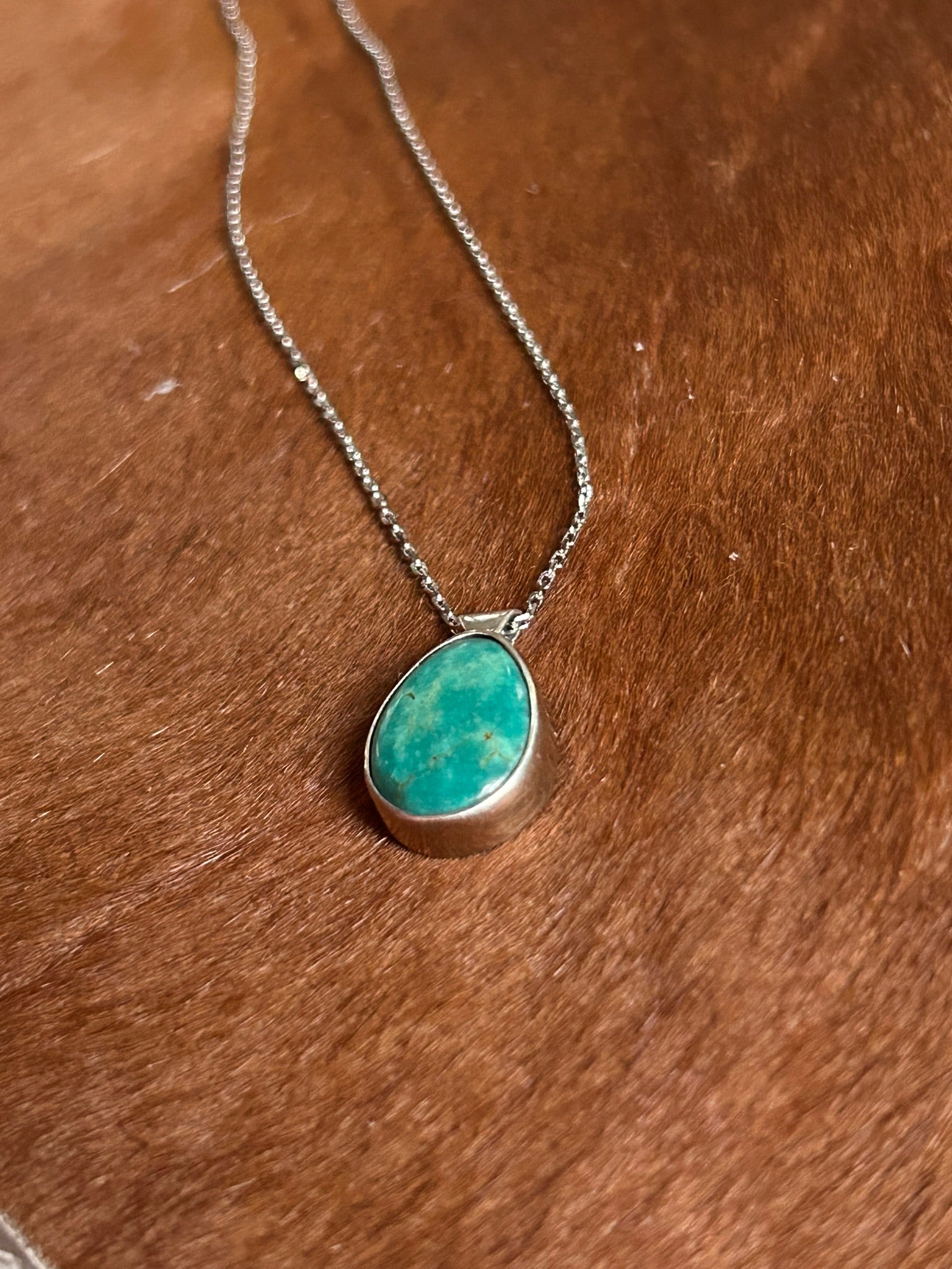 Stone Pendant & 18" Necklace ((Sierra Bella Turquoise)